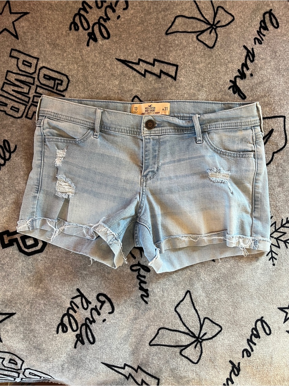 Women’s Hollister light wash denim shorts size 13